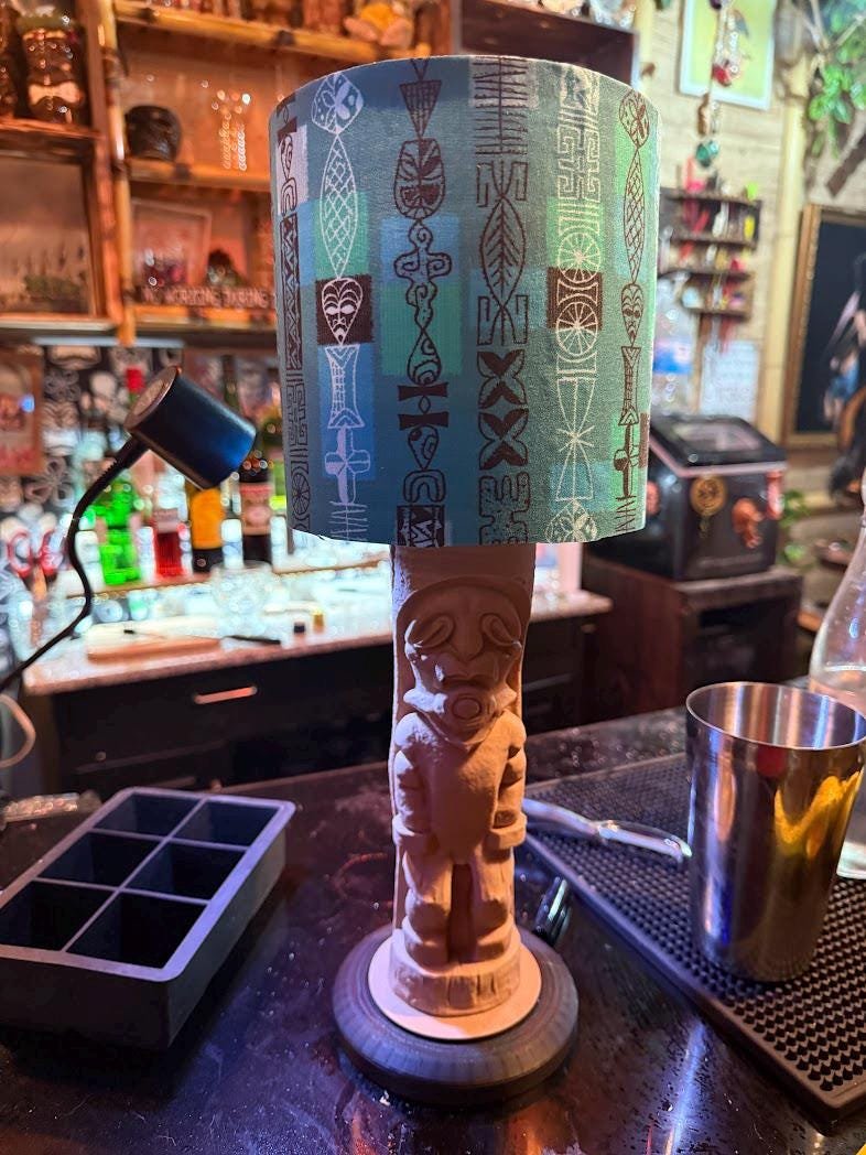 Cordless tiki bar lamp