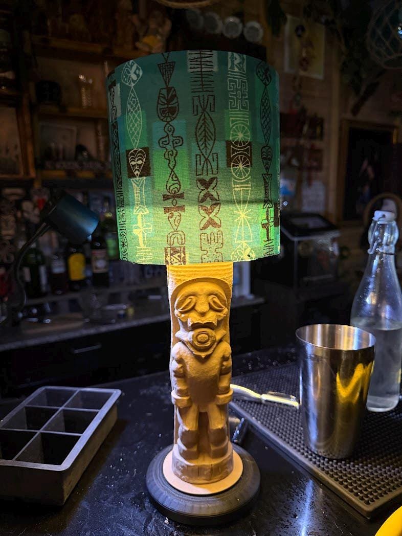 Cordless tiki bar lamp