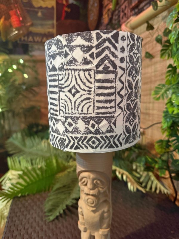 Cordless tiki bar lamp